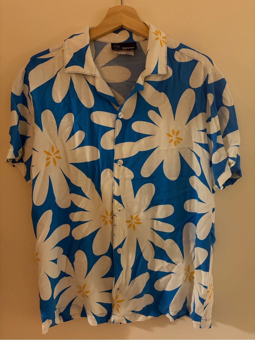 ORIGINAL USE - Blue Floral Short-Sleeve Camp Shirt - M